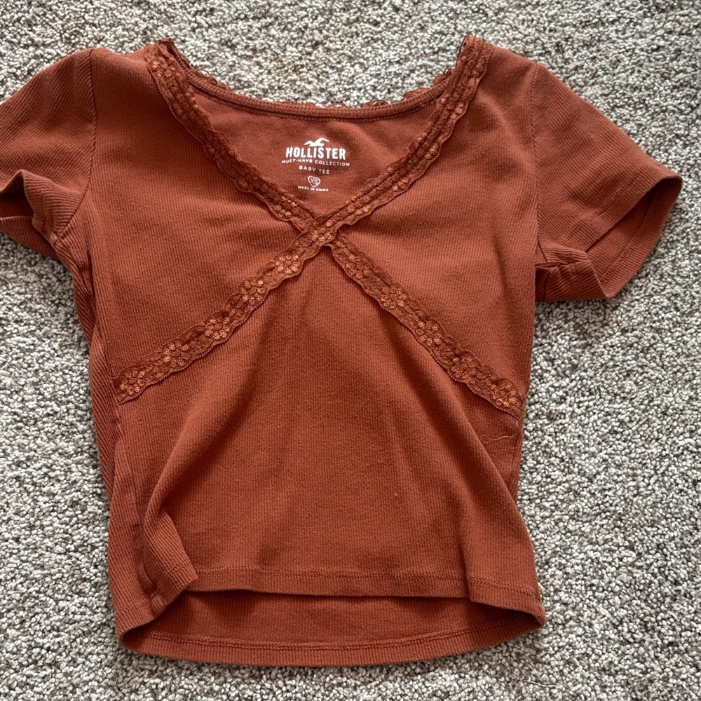 Hollister Women's Short Sleeve Top in Warm Rust